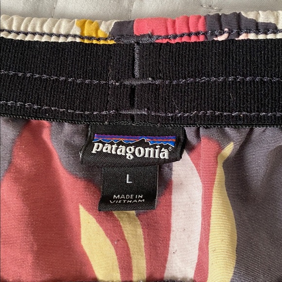 Patagonia Black and Pink Floral Short - Picture 3 of 7